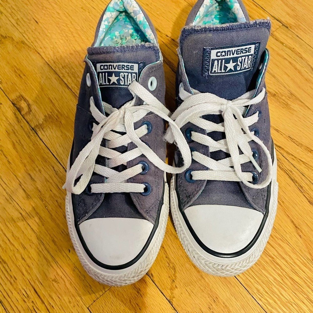 Women’s converse shoes NWOT - Picture 4 of 6